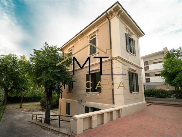 VILLA CON VISTA MARE A DUE PASSI DALLA SPIAGGIA